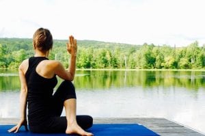 woman yoga nature benefici del te verde